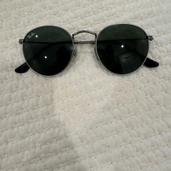 Ray-Ban Black Round Sunglasses - Picture 2 of 2